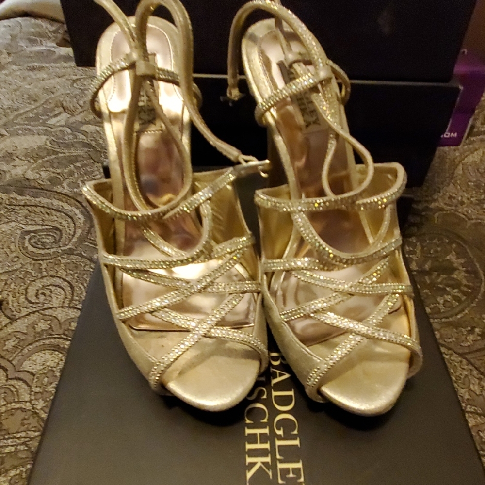 Badgley Mischka Platino Metle Suede golden heels 9